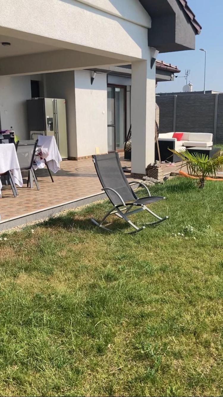 5 Izbovy Samostatny Stojaci Rodinny Dom S Podkrovim A Velkou Zahradou So Sezonnym Bazenom, Celorocnou Saunou A Virivkou-Momentalne Pokazena- Od Augusta Bude Nova Na Dovolenku A Oddych Topolniky المظهر الخارجي الصورة