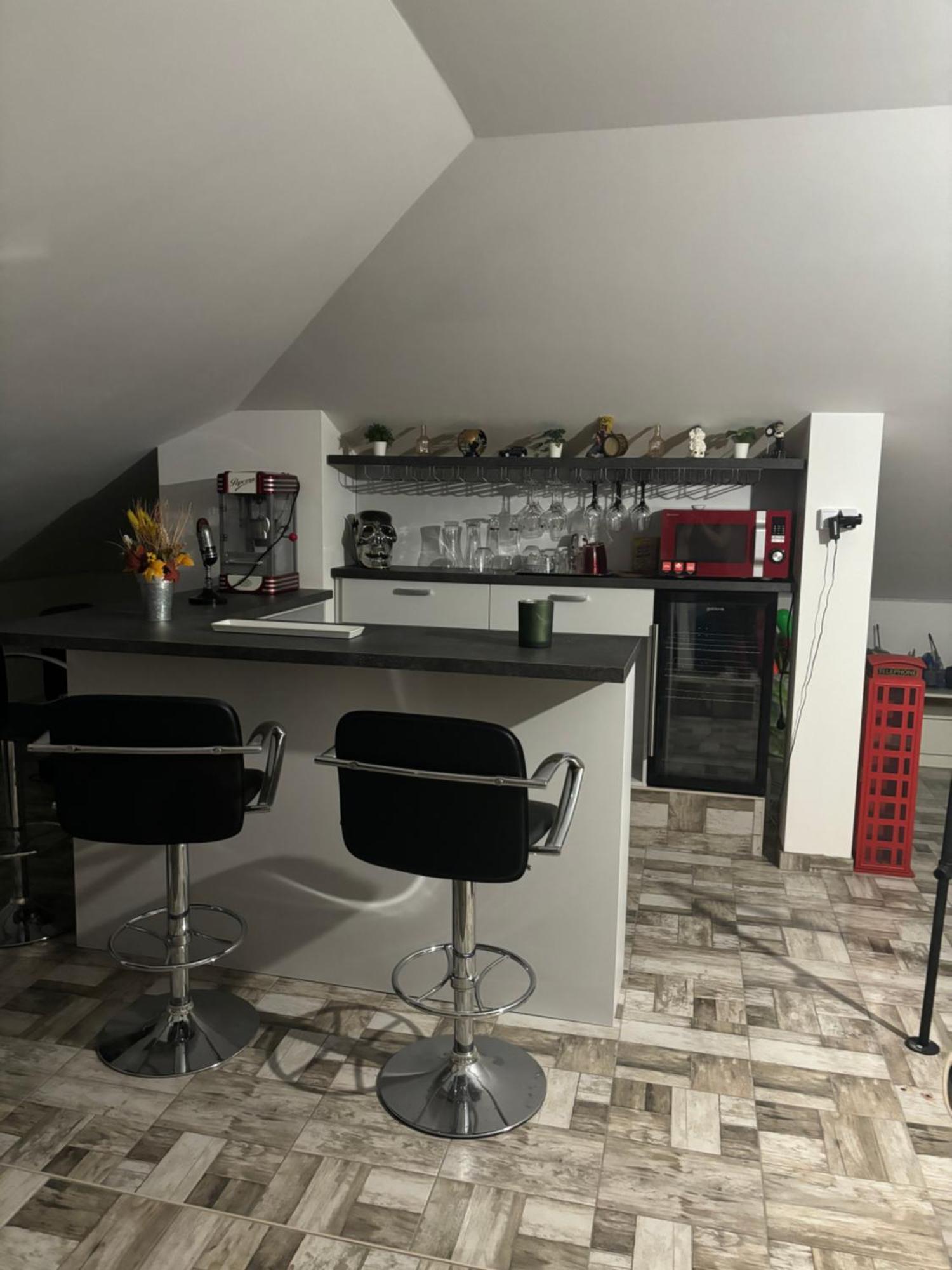 5 Izbovy Samostatny Stojaci Rodinny Dom S Podkrovim A Velkou Zahradou So Sezonnym Bazenom, Celorocnou Saunou A Virivkou-Momentalne Pokazena- Od Augusta Bude Nova Na Dovolenku A Oddych Topolniky المظهر الخارجي الصورة